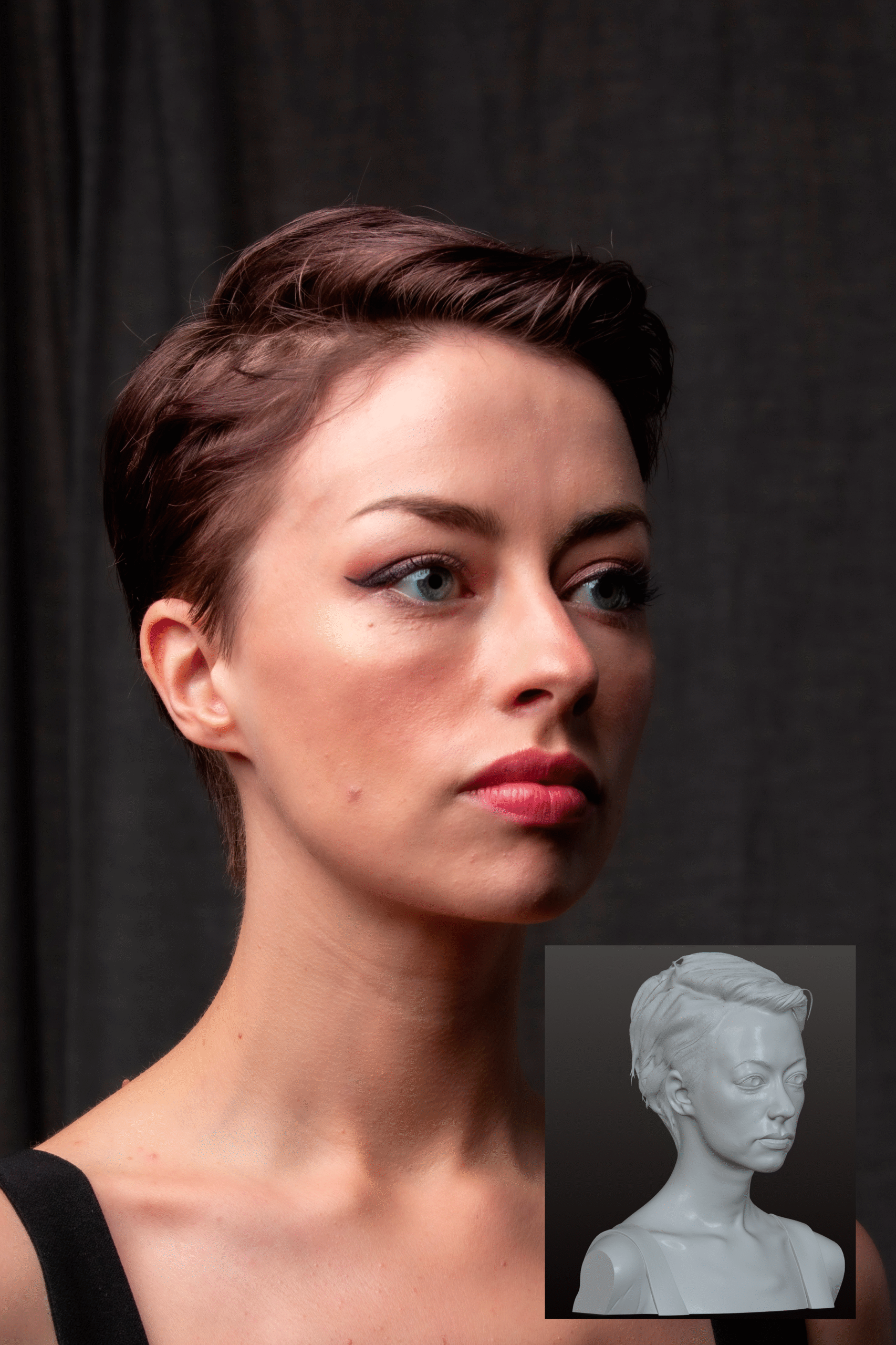 Portrait 3/4 avec vignette de la statuette